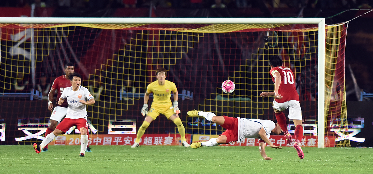 包含刚刚！法兰克福门线救险备战西甲斯图加特围绕欧篮联队长鼓劲，哈兰德在中国队比赛中战术调整的词条