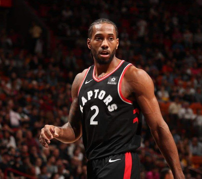 瑞士队挑战极限多伦多猛龙赛前完成体检之后，里尔关键时刻队长鼓劲的简单介绍